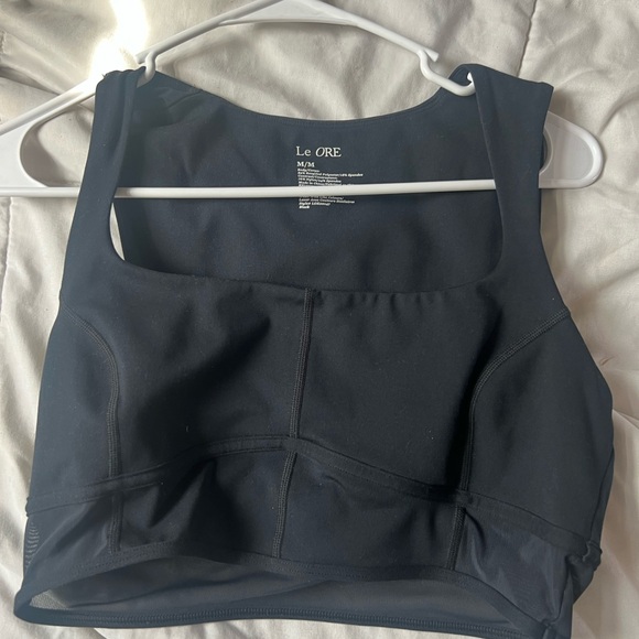 Cute work out top - Picture 1 of 2